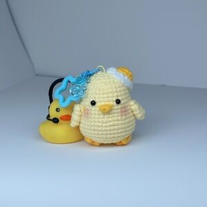 handmade crocheted peach booty chick/knited keychain